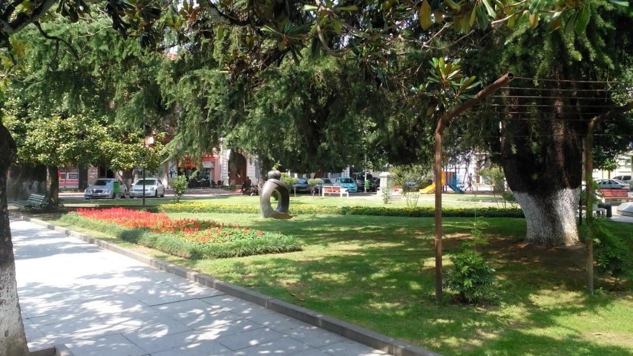 Apartament In The Centre Batumi Exterior photo