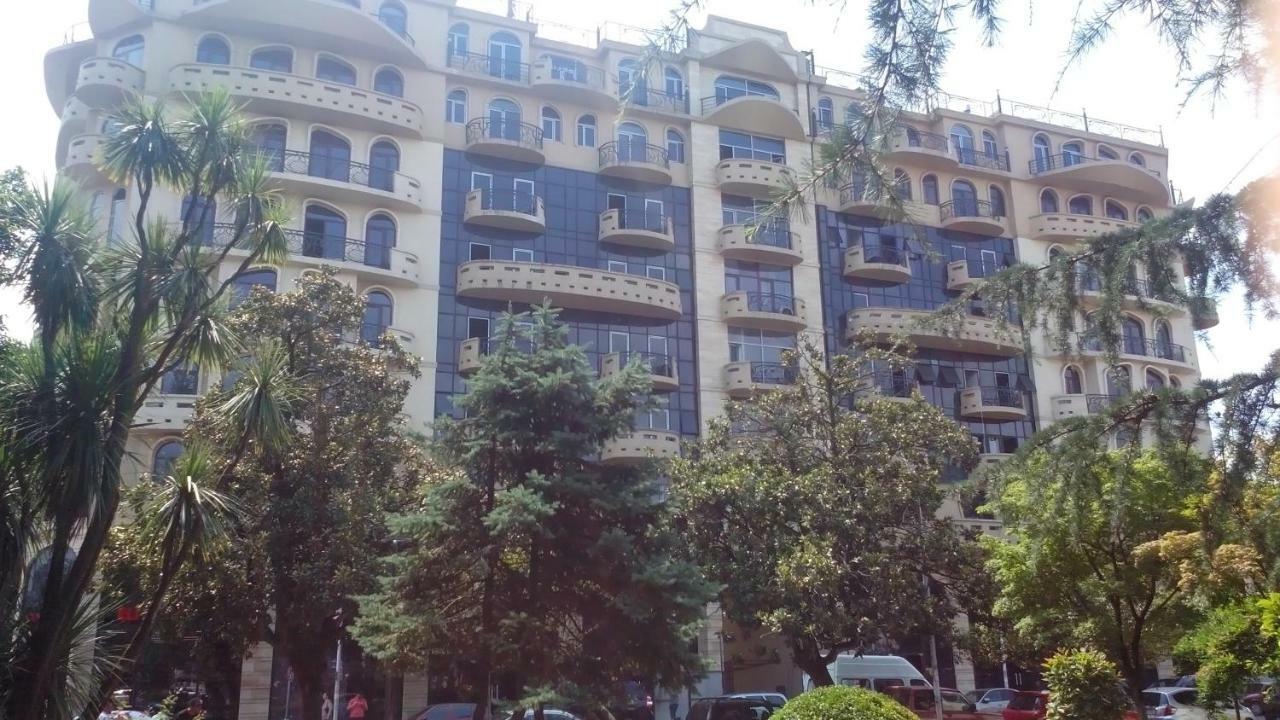 Apartament In The Centre Batumi Exterior photo